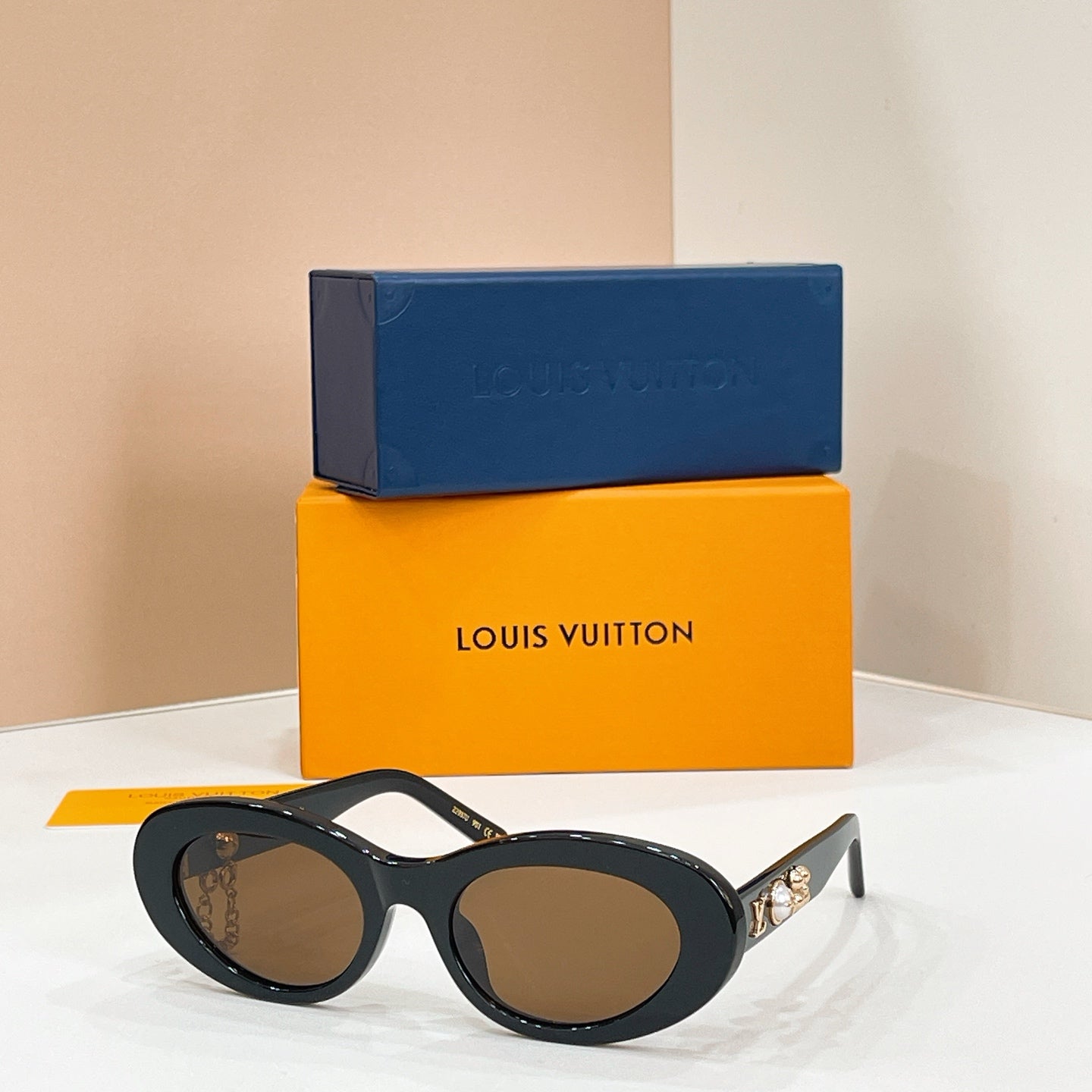 LOUIS VUITTON Sunglasses Z2987U