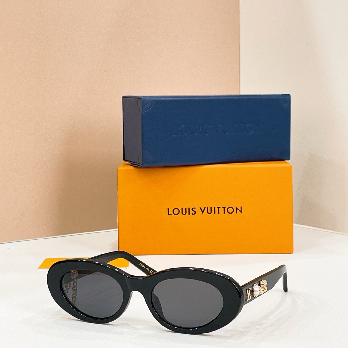 LOUIS VUITTON Sunglasses Z2987U