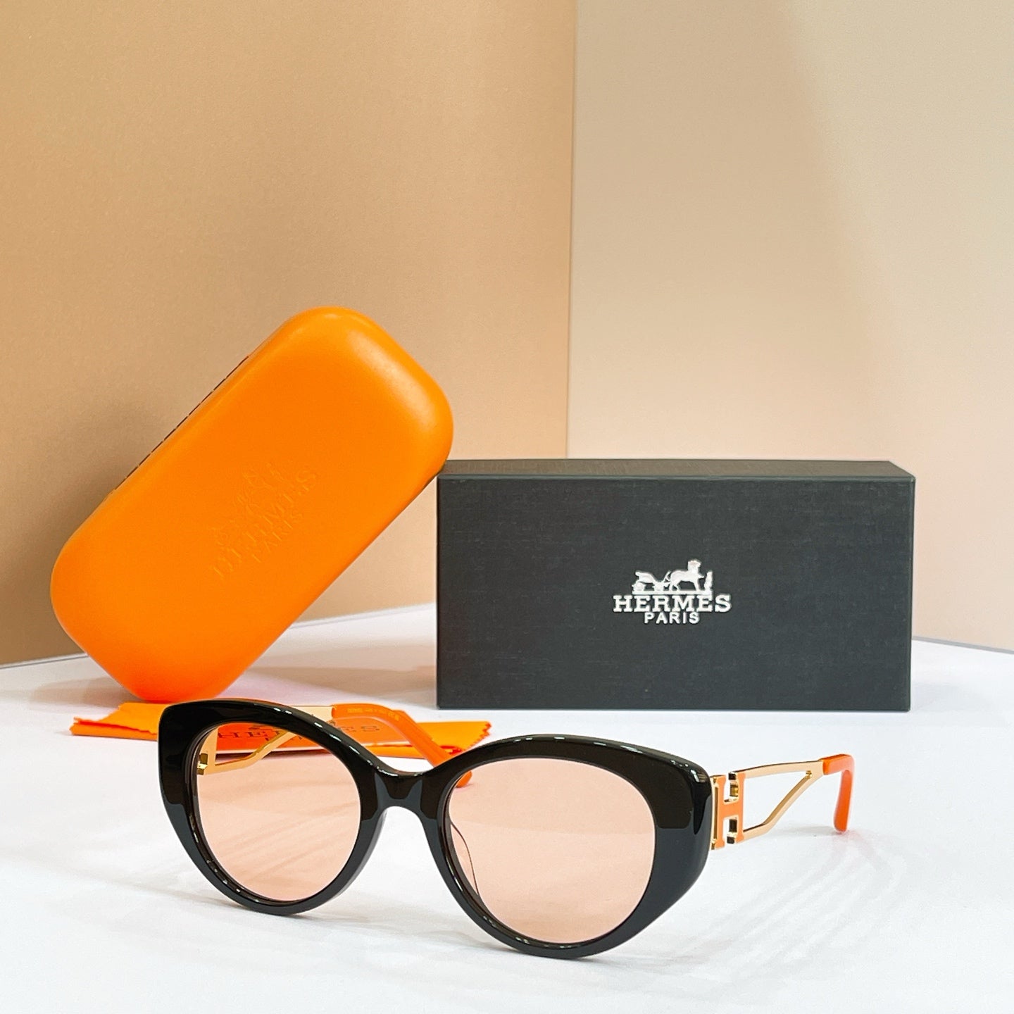 HERMÈS Sunglasses H8125S