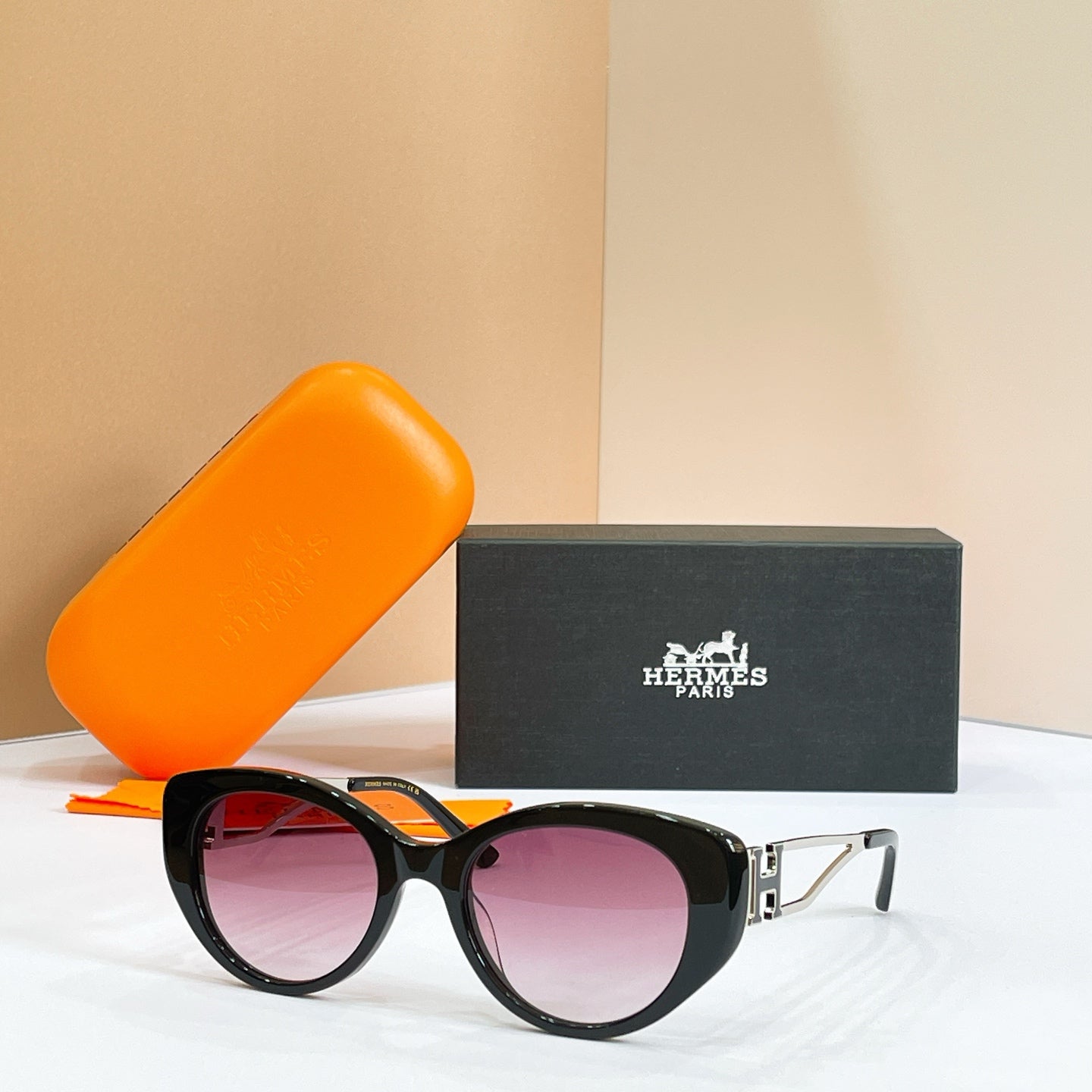 HERMÈS Sunglasses H8125S